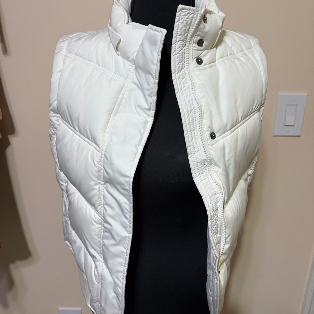 GAP Women's Cream Puffer Vest